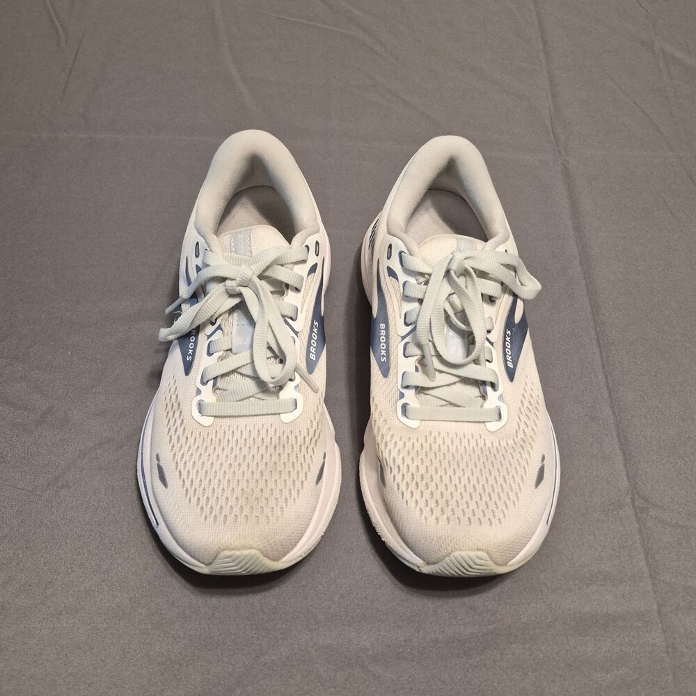 Brooks Adrenaline GTS 23 Women Size 7 Light Gray Blue Running Shoes 1203811B191